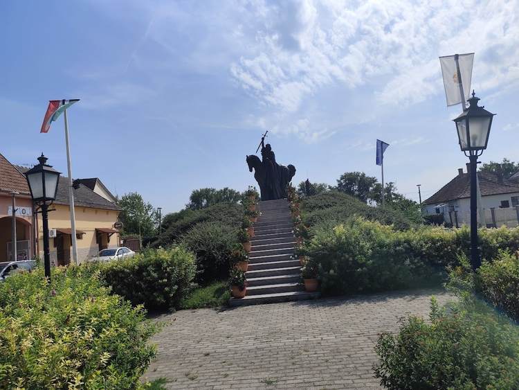 Csenger Szt István szobra
