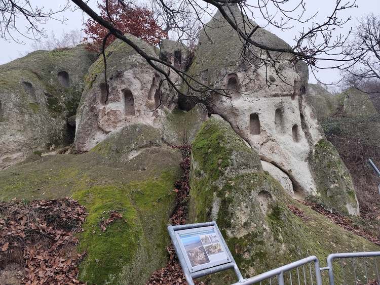 Szomolya kaptárkövek