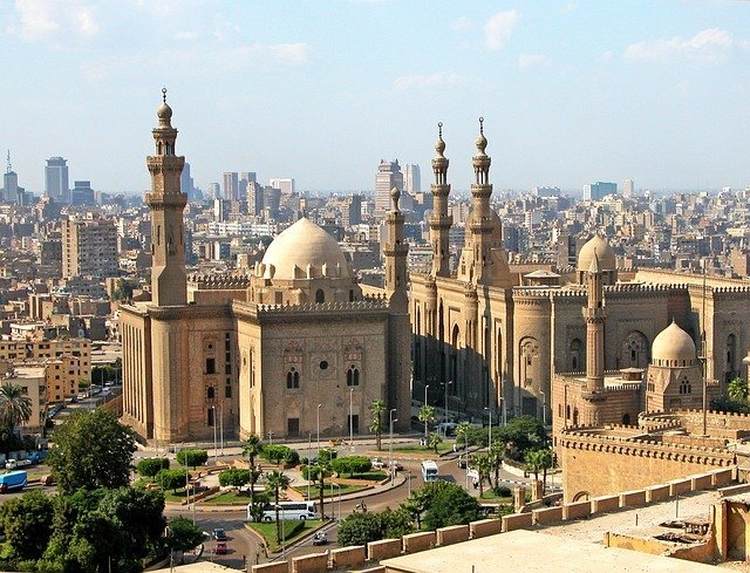 Kairo látkép a mecsettel
