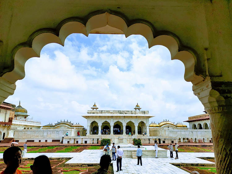 hasznos india 02