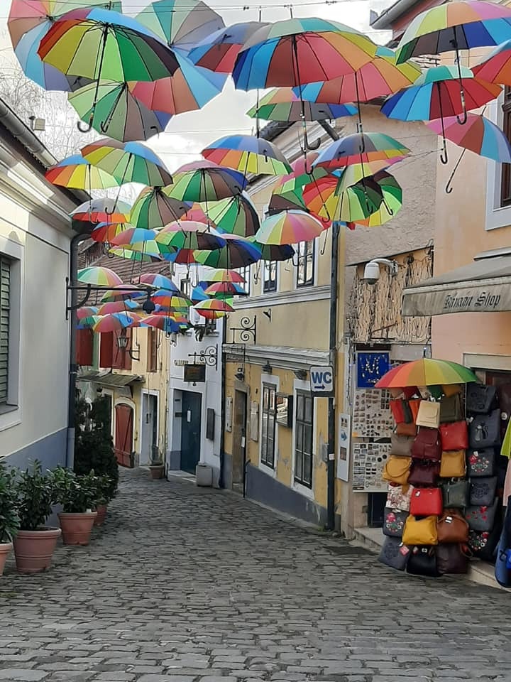 szentendre esernyős utca