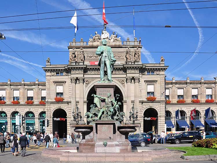 zurich palyaudvar